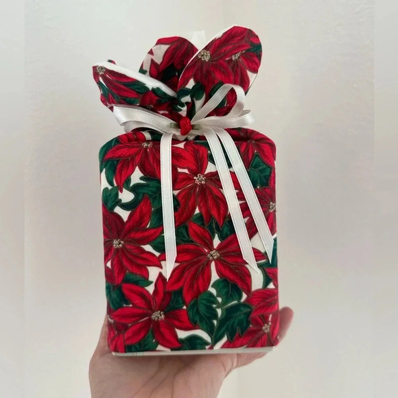 Vintage Victorian Cottagecore Fabric Christmas Tissue Holder - Picture 1 of 4